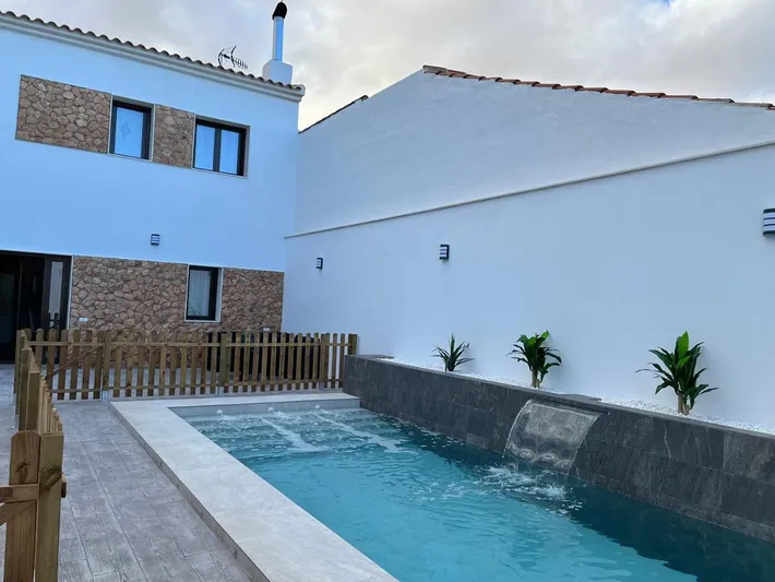 Casa de vacaciones para 8 personas, con vistas además de jardín y piscina, Se admiten mascotas - 1