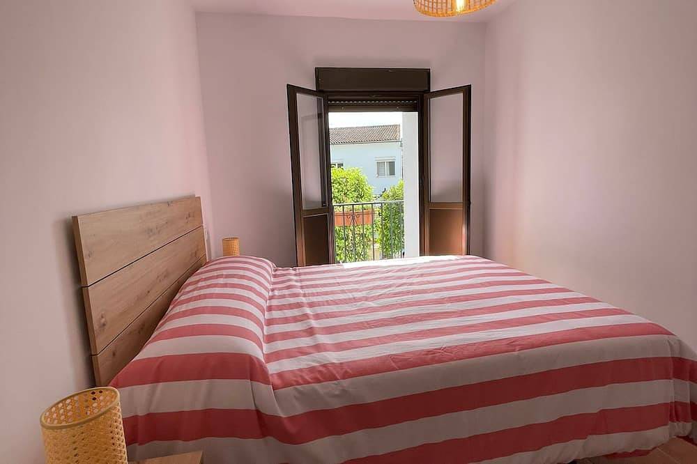 Entire apartment, Cozy house in the center. With fireplace, terrace, kitchen... in El Bosque, White Villages
