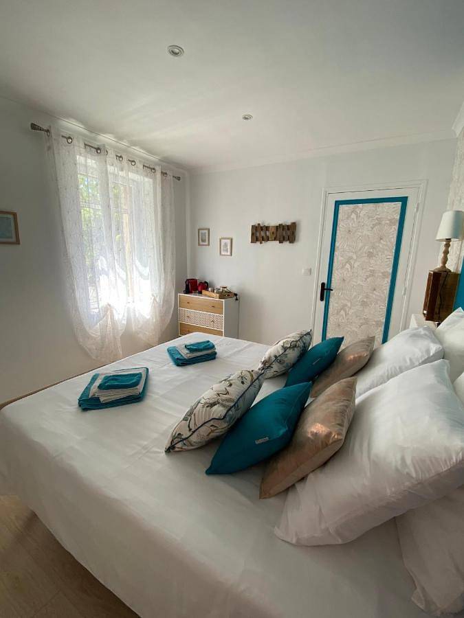 Chambre d’hôte pour 5 personnes, avec jardin ainsi que vue et piscine, adapté aux familles à Reillanne - 4