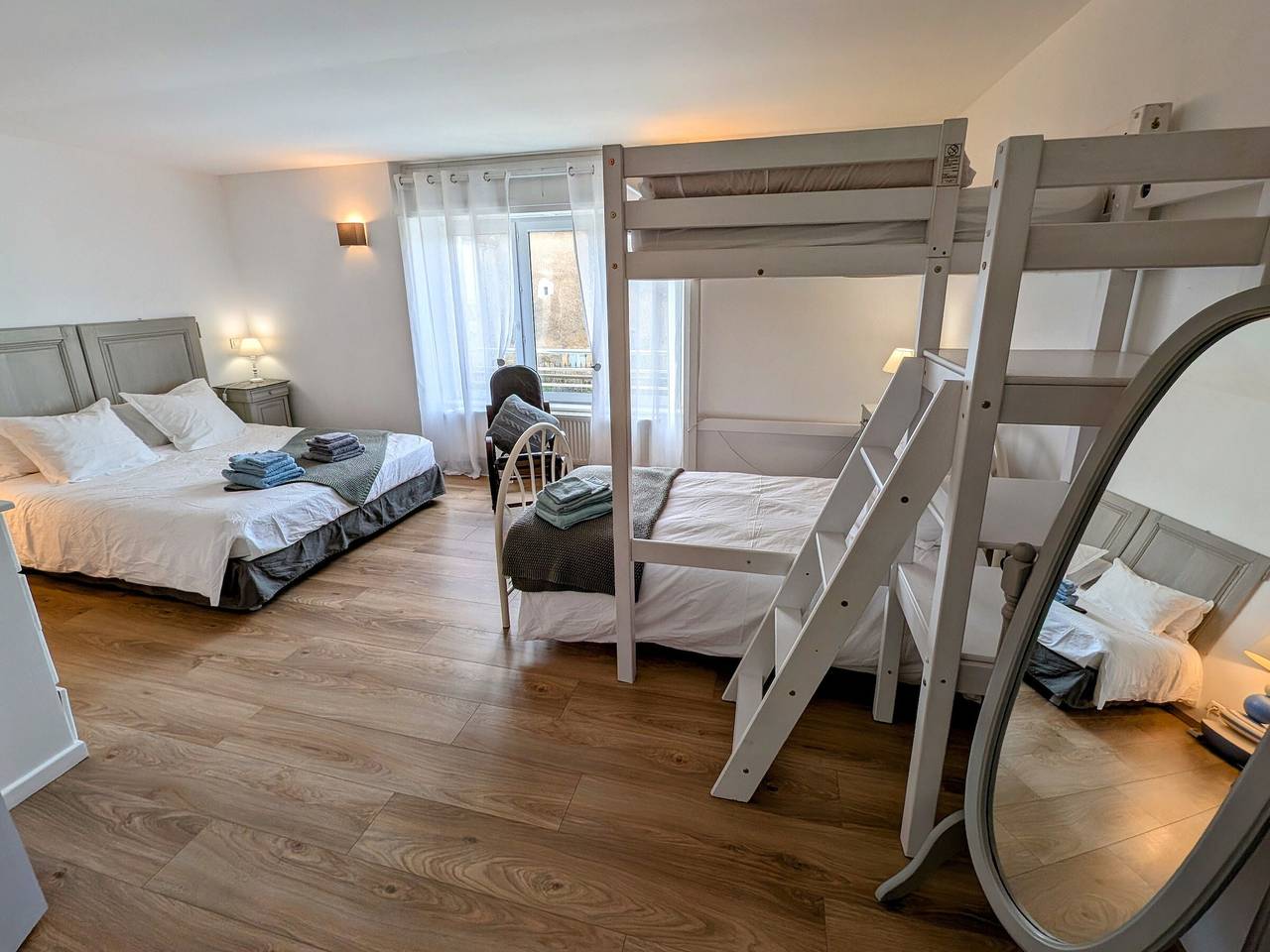 Gîte rénové Xviiième siècle, animaux acceptés, jardin clôturé in Semmadon, Haute-Saône