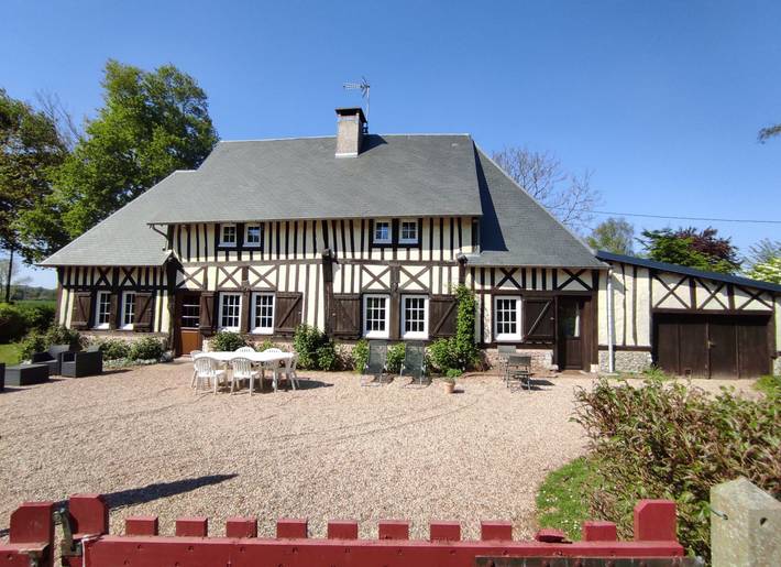 Gîte pour 2 personnes, avec jardin à Les Trois-Pierres