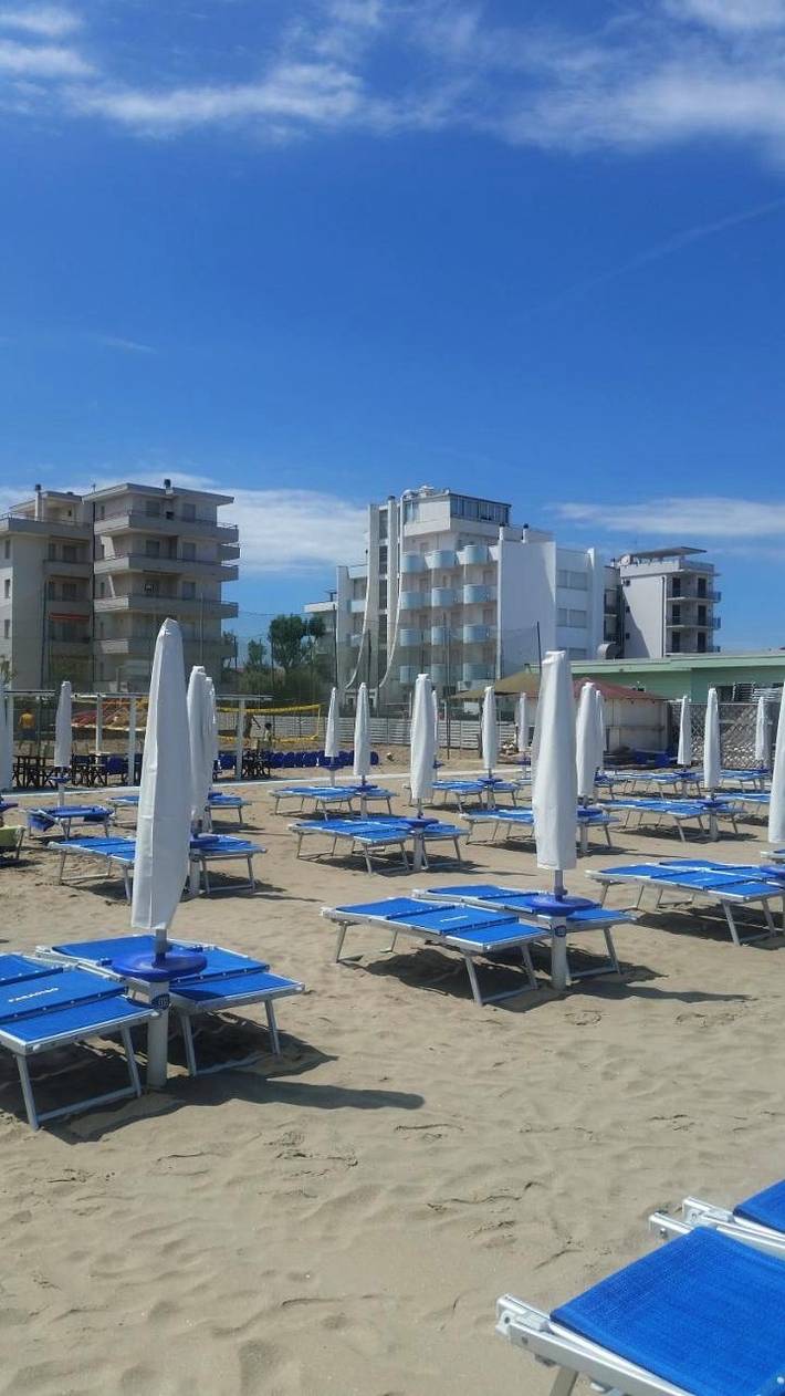 Hôtel pour 4 personnes, avec vue et bassin pour enfant ainsi que piscine et jardin