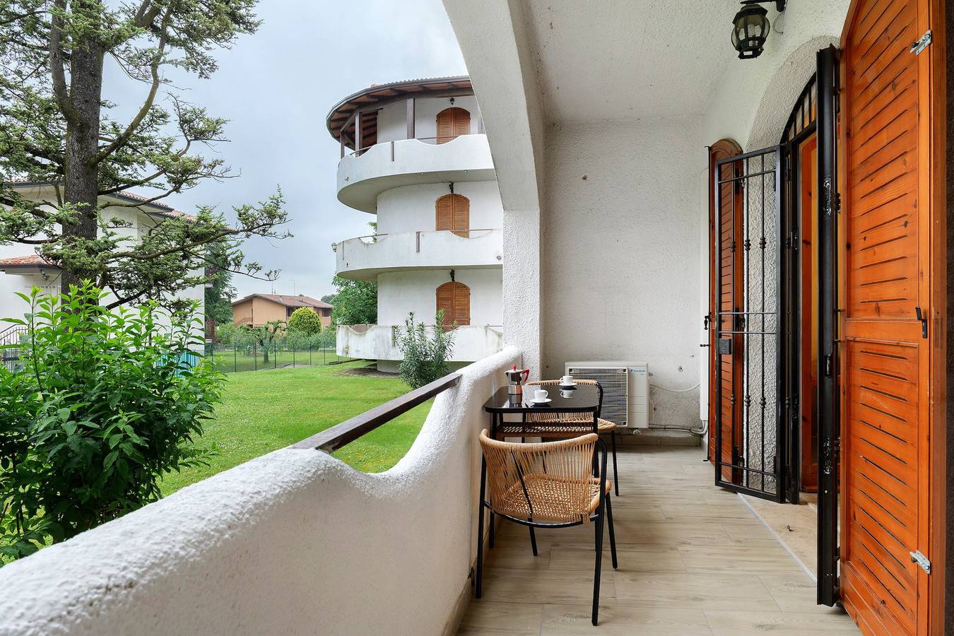 Ganze Wohnung, Apartment 'I Due Orologi' mit Balkon, Wlan und Klimaanlage in Peschiera del Garda, Gardasee-Berge