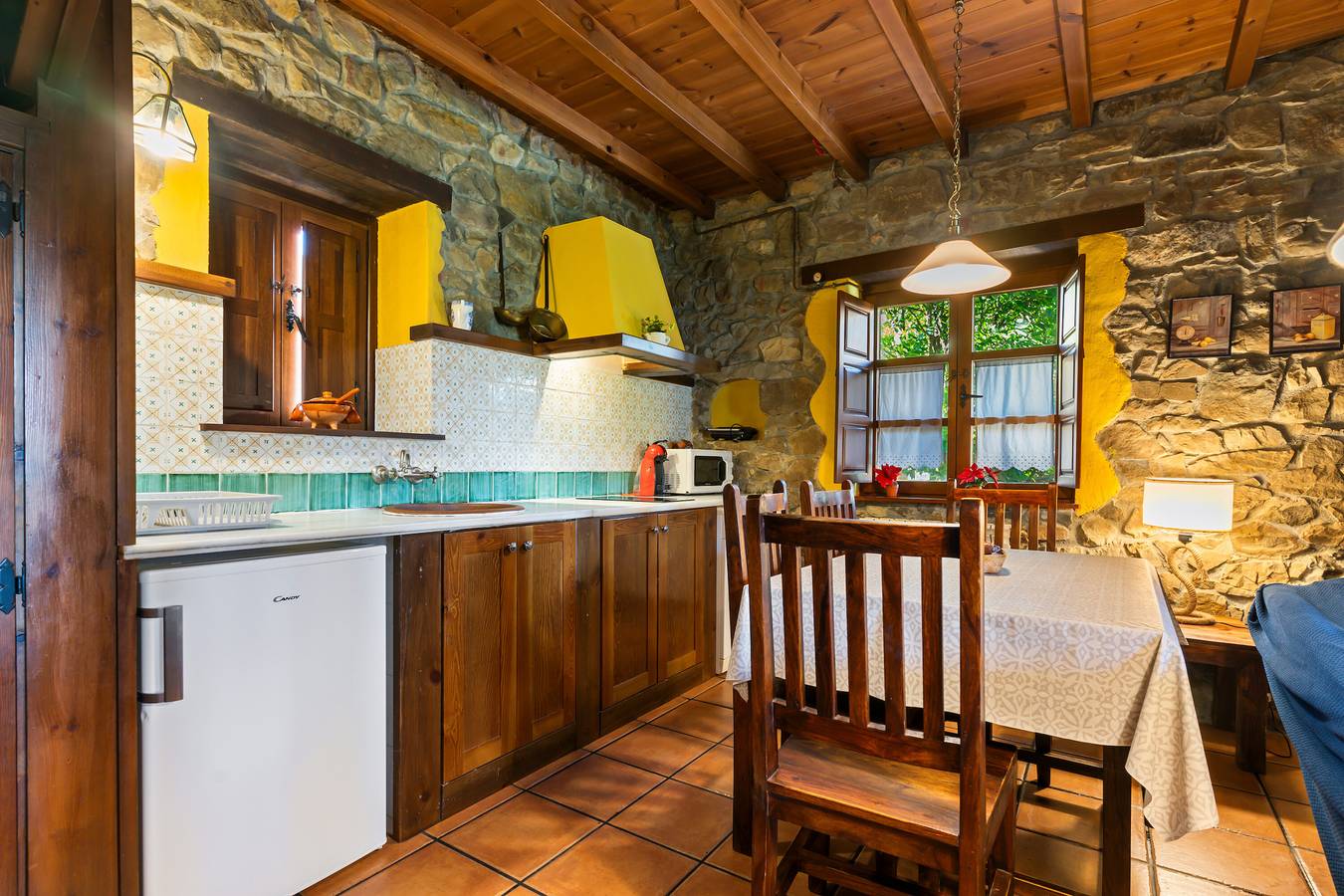 Landhuis 'Valle De Bueida Viscárcel' met uitzicht op de bergen, privétuin en Wifi in Quirós, Cantabrisch Gebergte