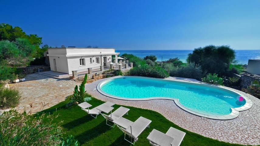 Ferienhaus für 8 Personen, mit Balkon und Terrasse sowie Garten und Pool