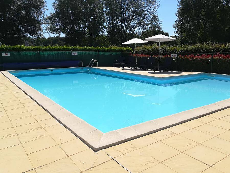 Camping de l'Hippodrome - Bungalow 2 persons - Campétoile - Without sanitary facilities in Sablé-sur-Sarthe, Sarthe