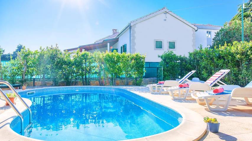 Villa mit pool für 8 Personen, mit Pool und Garten auf Hvar