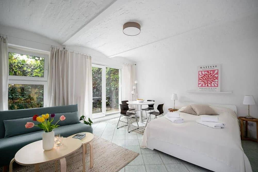 Ganze Wohnung, City Apartment with terrace in Moabit in Moabit Berlin, Berlin