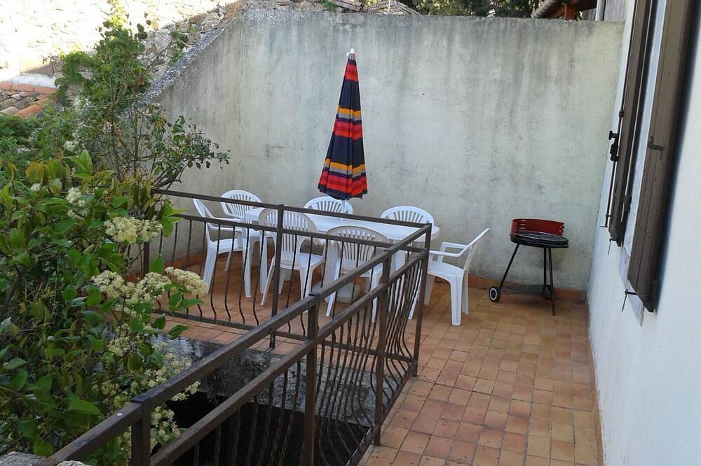 Rayos Français / Alemán / Italiano- Casa grande de 100 m2 en una aldea muy tranquila in Le Bousquet-d'Orb, Región de Lodève