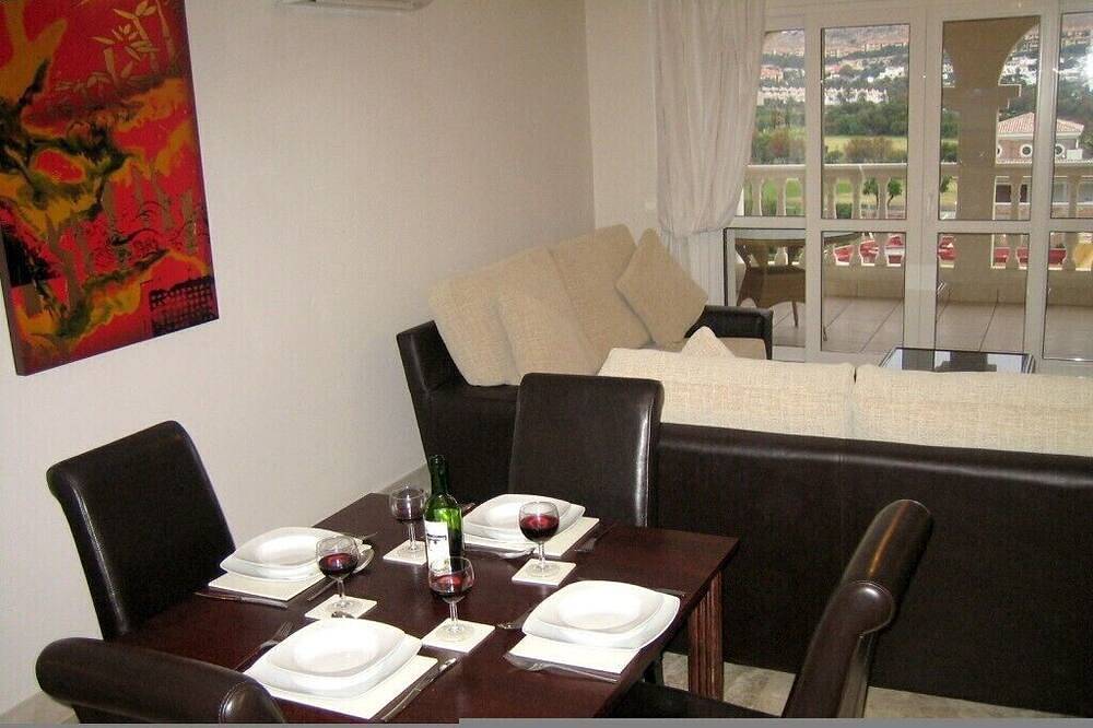 Entire apartment, Luxury apartment with fantastic views and 5 minutes from bars/beach/marina. Wifi in Almerimar, El Ejido
