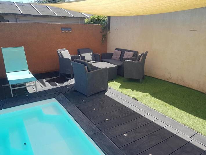 Location de vacances pour 13 personnes, avec vue ainsi que jardin et piscine à Bernis - 2