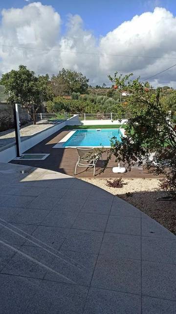 Casa de férias para 4 pessoas, com piscina e vista e ainda jardim em Gouveia