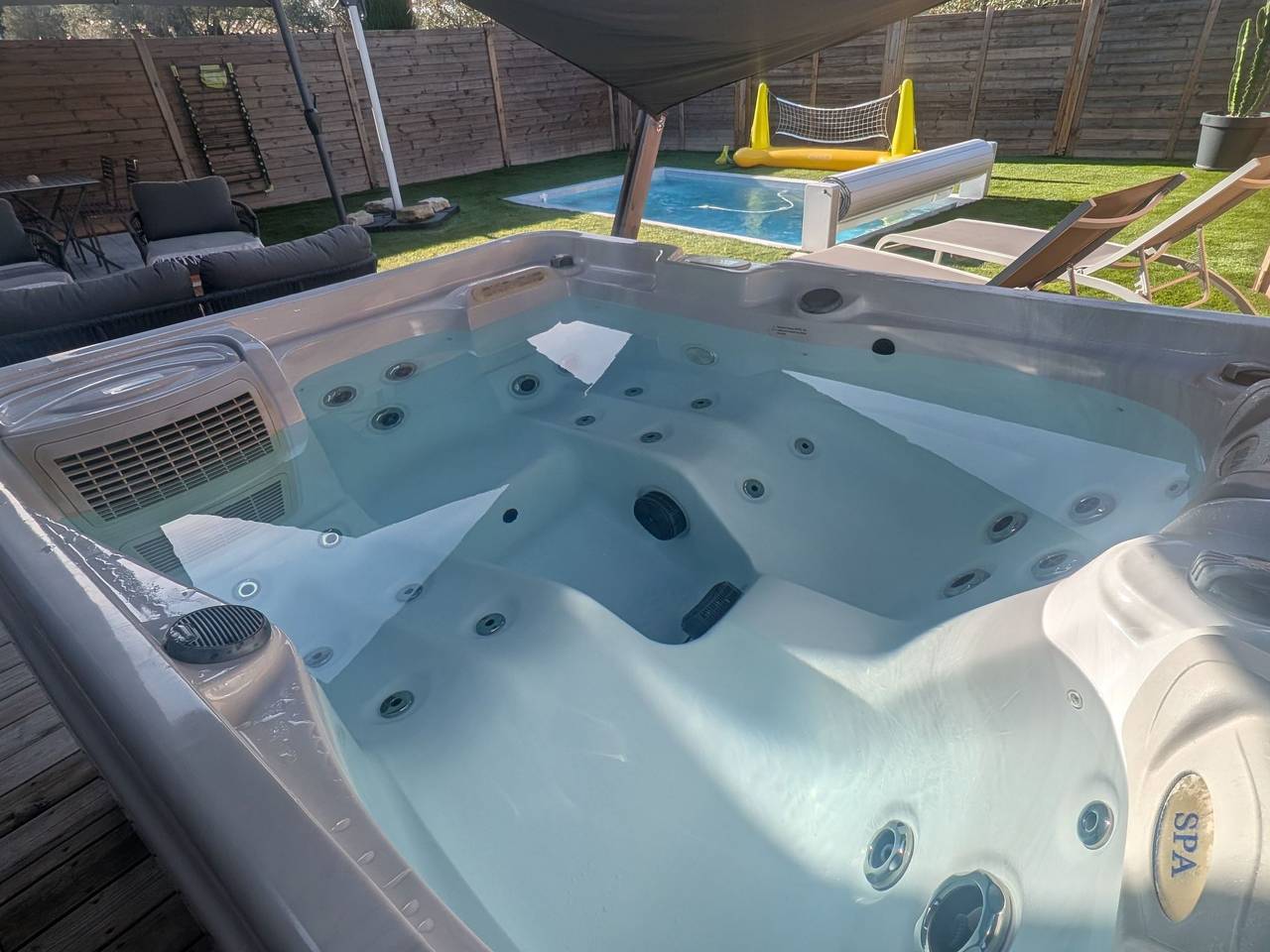 Ganze Wohnung, Luxuriöse Wohnung mit beheiztem Pool und private in Roquefort-les-Pins, Cannes und Umgebung