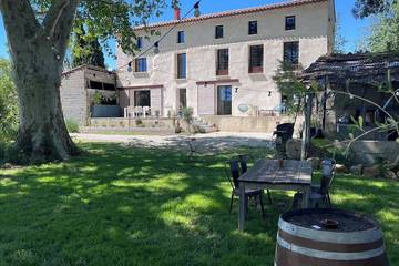 Gîte pour 17 personnes à Entraigues-sur-la-Sorgue