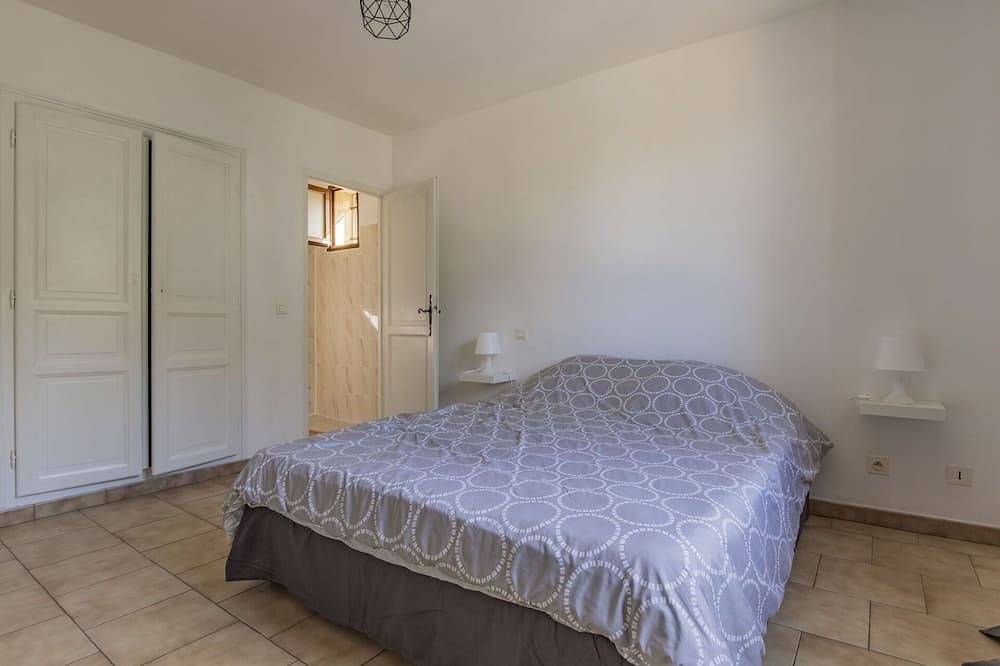 Wonderful private villa for 8 guests with Wifi, private pool, A/C, Tv, terrace and pets allowed in Mazan, Parc naturel régional du Mont-Ventoux