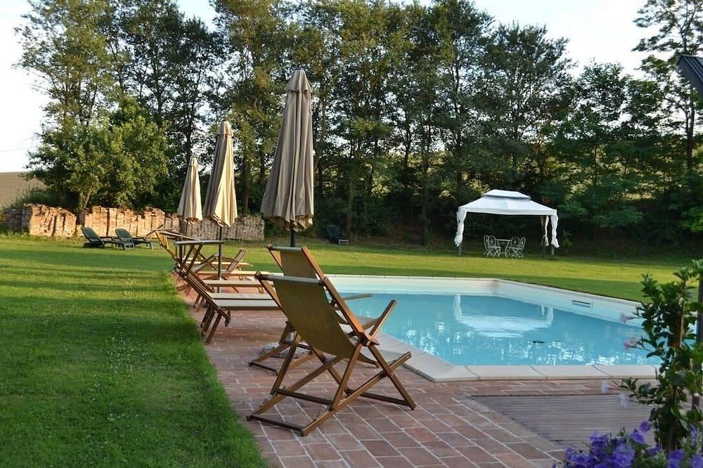 Apartment in farmhouse with swimming pool, a stone's throw from the village. in Monteroni d'Arbia, Siena Provinz