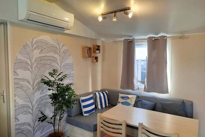 Quiet, well-shaded mobile home, swimming pool, play area. 5 minutes from the lake. in Sainte-Croix-du-Verdon, Verdonschlucht
