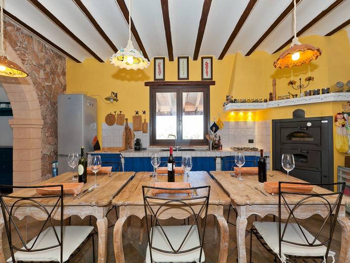 Agriturismo per 11 persone, con Terrazza e Giardino nonché Piscina in Provincia di Trapani