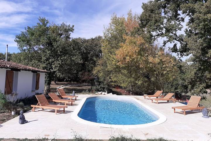 Location de vacances pour 6 personnes, avec jardin et piscine à Maubec (Tarn-et-Garonne)