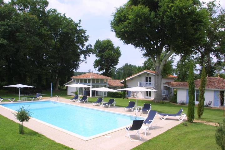 Maison d’hôte pour 2 personnes, avec Terrasse et Jardin ainsi que Piscine et Vue à Seignosse