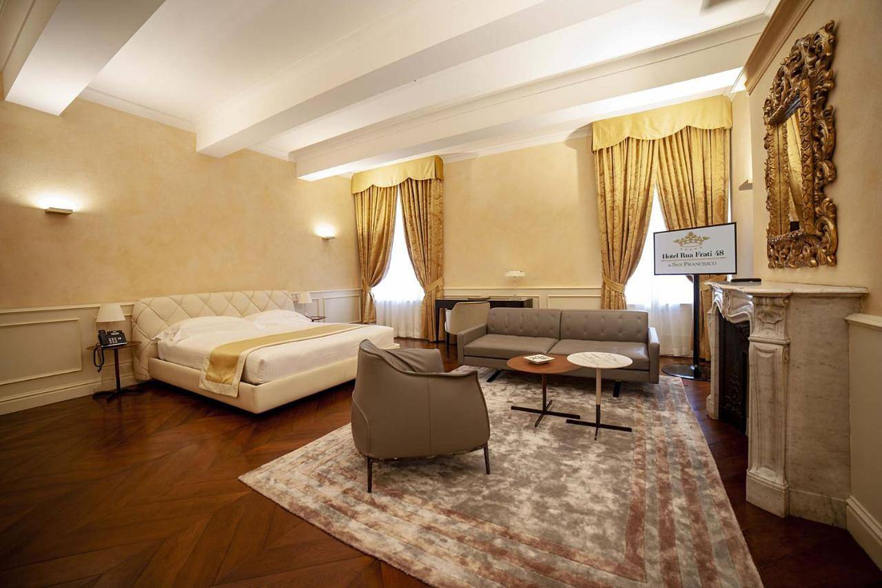 Hotel Rua Frati 48 in San Francesco in Modena, Modena Provinz