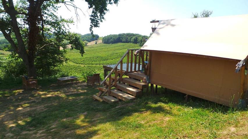 Tente pour 2 personnes, avec Balcon et Jacuzzi ainsi que Terrasse et Jardin