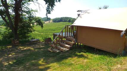 Tente pour 2 personnes, avec jacuzzi ainsi que jardin et terrasse en Gironde