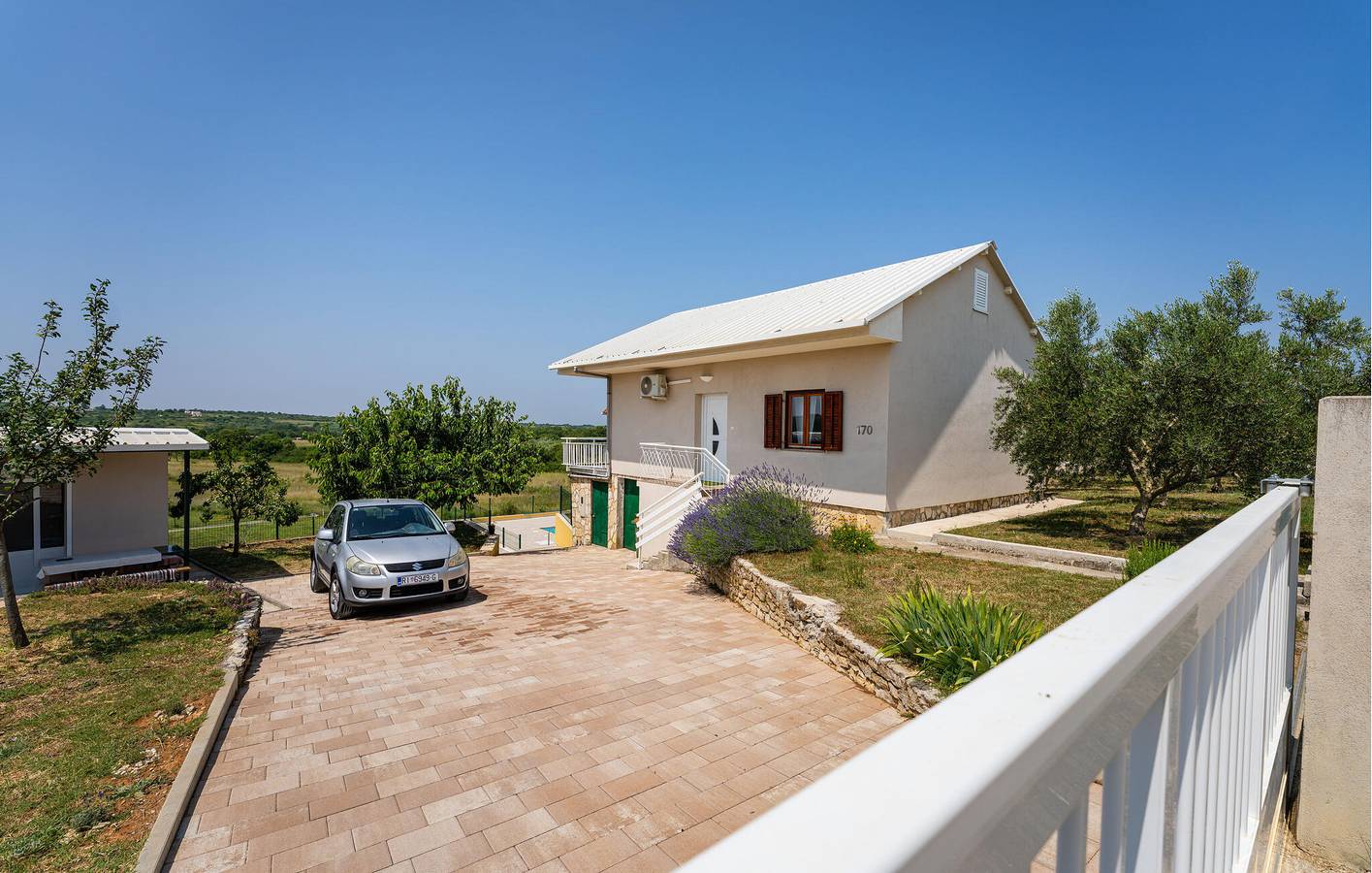 Ferienhaus für 4 Personen mit Pool in Poličnik, Zadar