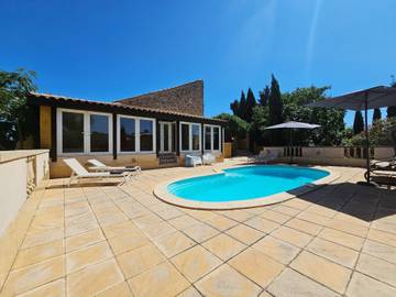 Gîte pour 8 personnes, avec piscine et jardin à Bize-Minervois