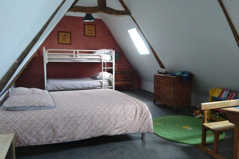 Authentic house from 1800 renovated in April 2020 in Ploumilliau, Ceinture Dorée
