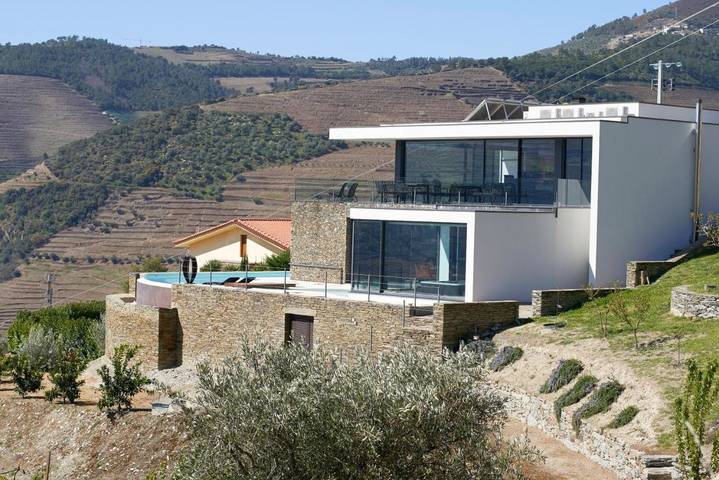 Location de vacances pour 8 personnes, avec bassin pour enfant et vue ainsi que piscine et jardin à Pinhão - 3