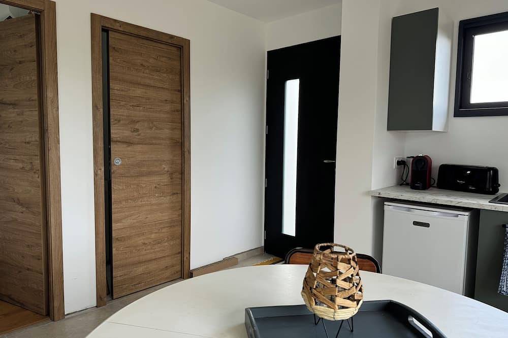 5 minutes from the sea.  Modern country house in Venzolasca, Región de Corte