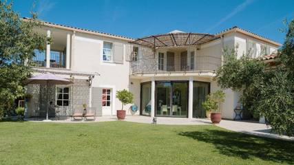 Chambre d’hôte pour 3 personnes, avec vue et jardin ainsi que piscine et bassin pour enfant, animaux acceptés à Saint-Rémy-de-Provence