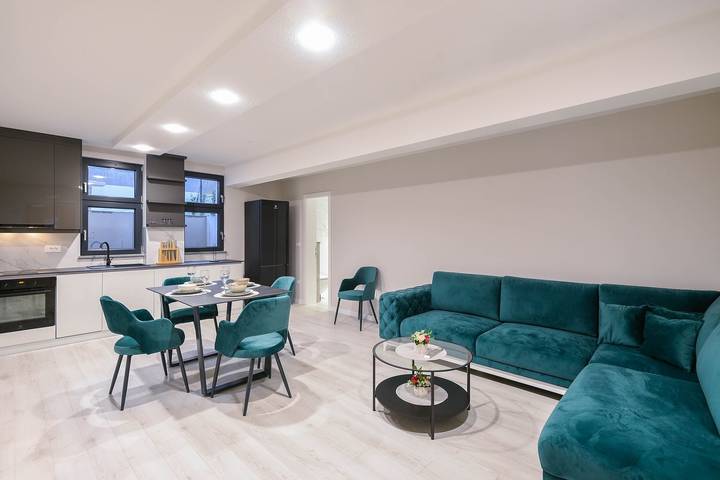 Ferienwohnung für 5 Personen, mit Balkon/Terrasse und Pool in Orebic