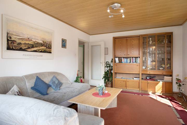 Ganze Wohnung, Ferienwohnung 'Helbig' mit Privatterrasse, Gemeinschaftsgarten und Wi-Fi in Friedrichshafen, Region Bodensee-Oberschwaben