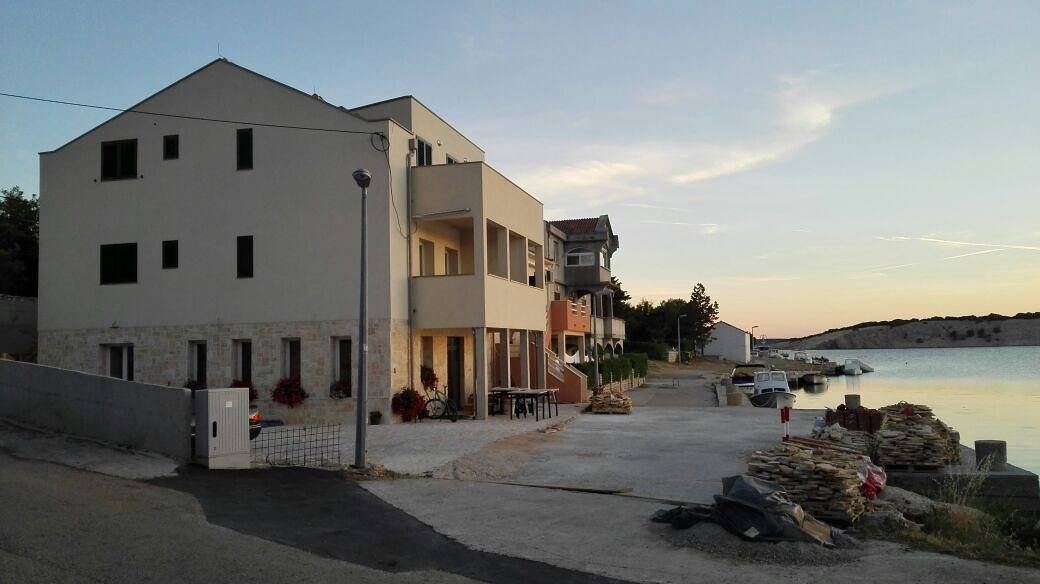 Ganze Wohnung, 2-Zimmer-Ferienwohnung mit Balkon und Meerblick Simuni, Pag -a in Šimuni, Pag