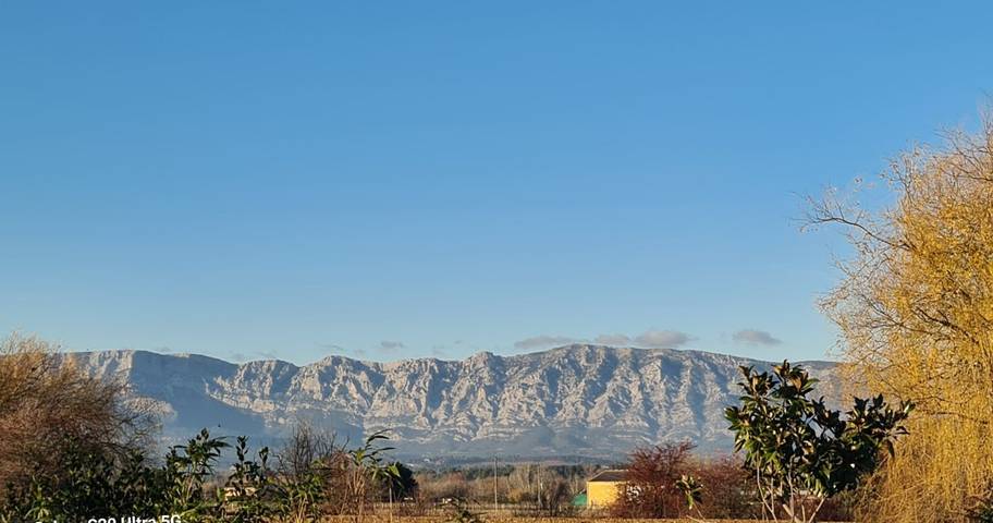 Gîte pour 2 personnes, avec terrasse ainsi que piscine et jardin à Trets - 2