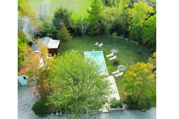 Maison de campagne pour 4 personnes, avec terrasse et jardin ainsi que piscine et vue à Bédarrides