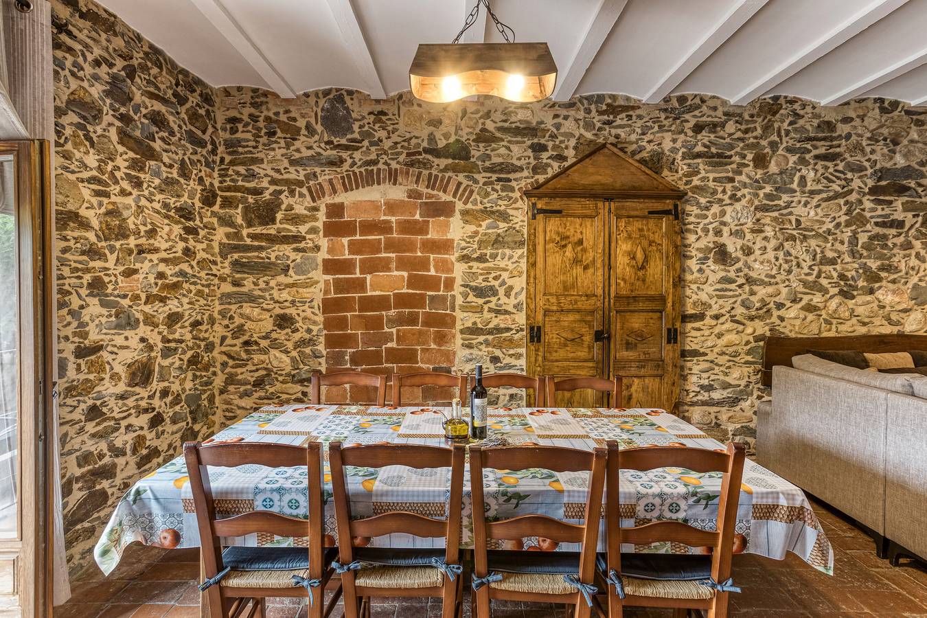 Landhaus 'El Torn' mit Bergblick, Wi-Fi und Klimaanlage in Garriguella, Oberampurien