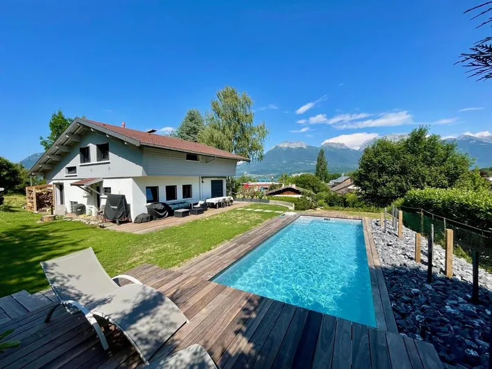 Chalet para 10 personas, con piscina y jardín además de vistas al lago y vistas - 1
