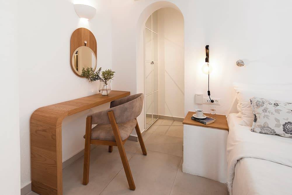 Two-Bedroom Caldera View in Santorin