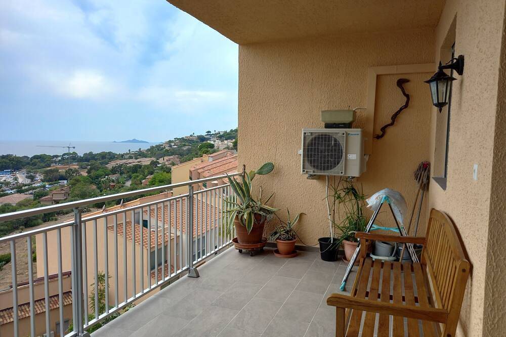 Appartement entier, Appart. Ajaccio Sanguinaires T1Bis - vue superbe - plage Marinella  à 150 m in Ajaccio, Golfe D'Ajaccio