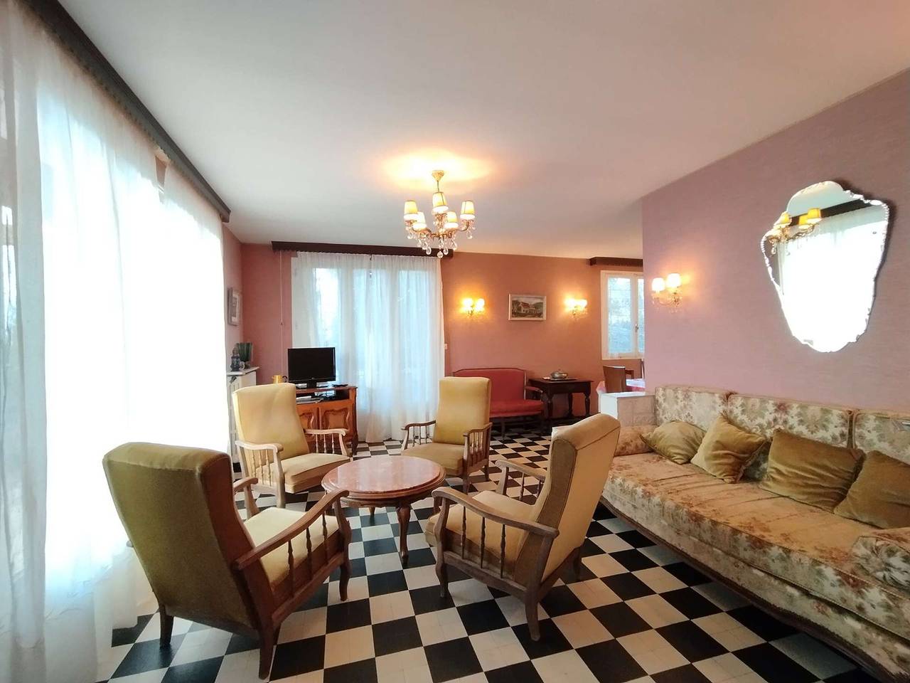 Family home near Rocamadour with garden and wifi in Alvignac, Causses du Quercy Regional Nature Park