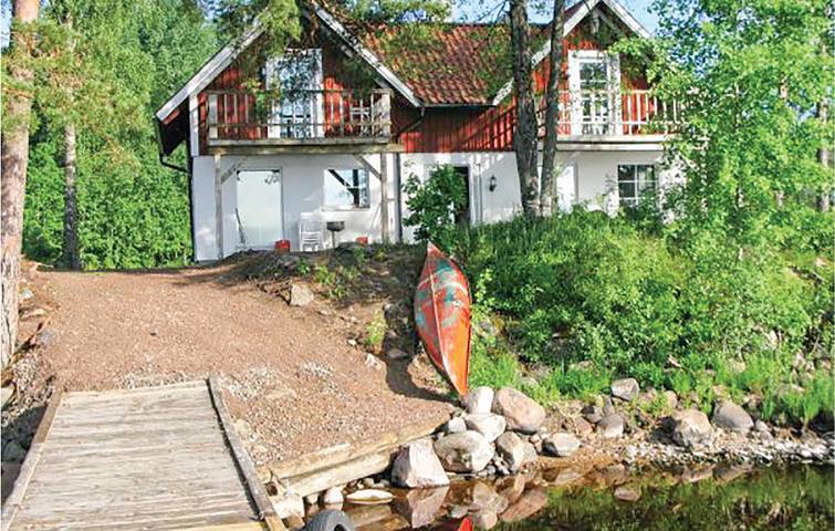 Ferienhaus für 8 Personen, mit Terrasse und Whirlpool sowie Sauna und Seeblick in Tranemo