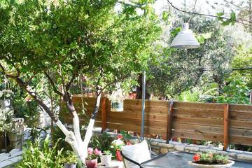 Gîte pour 6 personnes, avec jardin dans Keratokambos