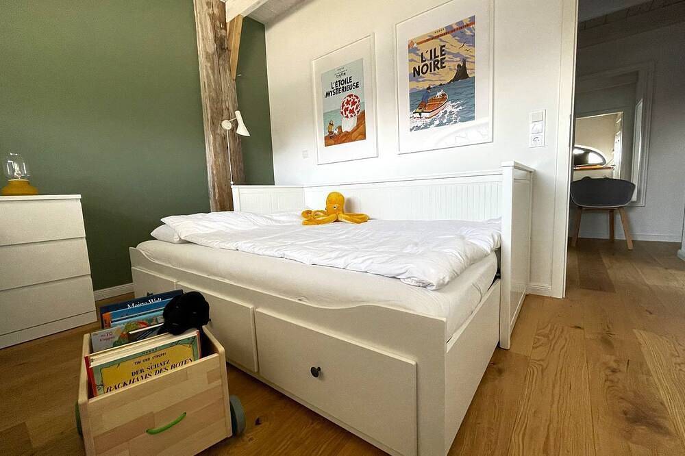 Ganze Wohnung, Anton – Atelier-Ferienwohnung in Rysum bei Greetsiel, 65 m² für 4 Personen - Hof in Rysum, Krummhörn