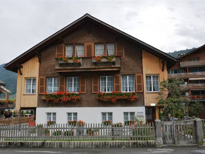 Hütte für 4 Personen, mit Balkon im Berner Oberland - 2