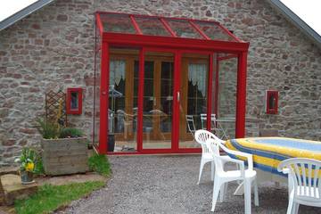 Gîte pour 10 personnes, avec jardin, animaux acceptés à Taintrux