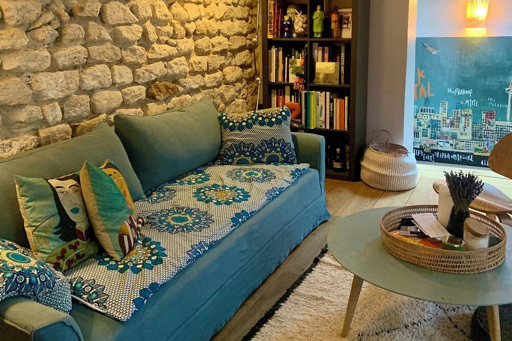 Charming House with Terrace & Garden in Paris in Paris, Île de France