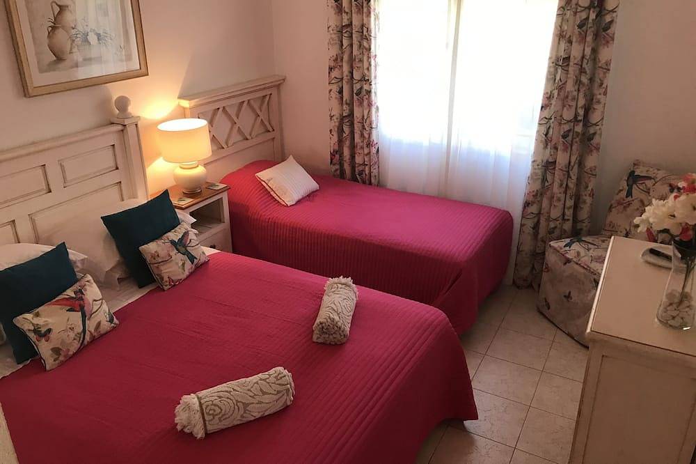 Schöne Villa mit herrlichem Blick auf den Golfplatz und den eigenen Pool in Budens, Faro Distrikt